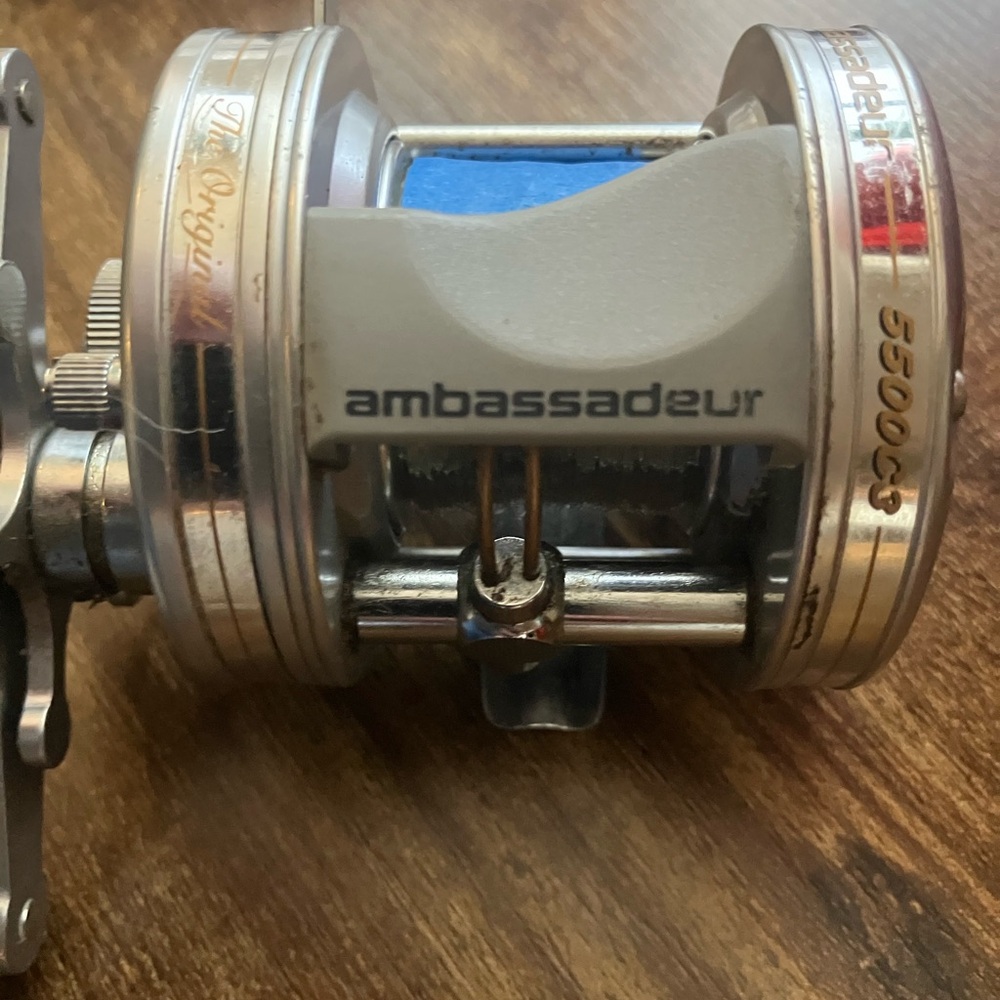 Ambassadeur 5500C3 used Fishing Reel in Silver and Gray